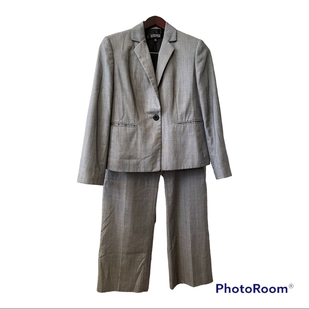 Kasper Suit